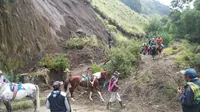 Jalur utama menuju Lautan Pasir Bromo longsor. Foto: (Dian Kurniawan/Liputan6.com)