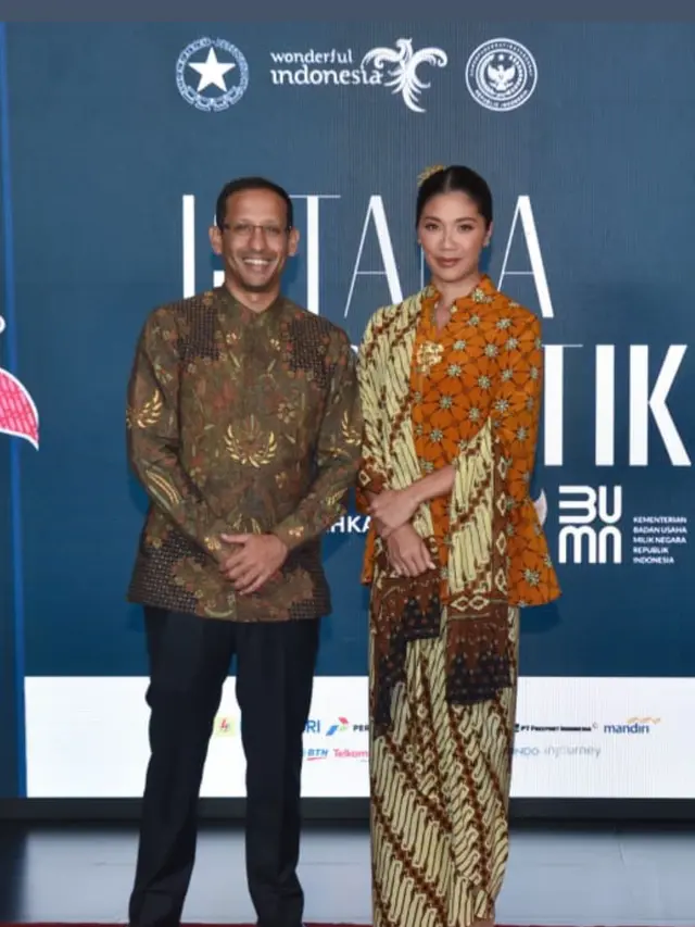 Adu Gaya Busana Batik dari Franka Makarim, Angela Tanoesoedibjo, hingga Sri Mulyani yang Satu Panggung di Istana Berbatik