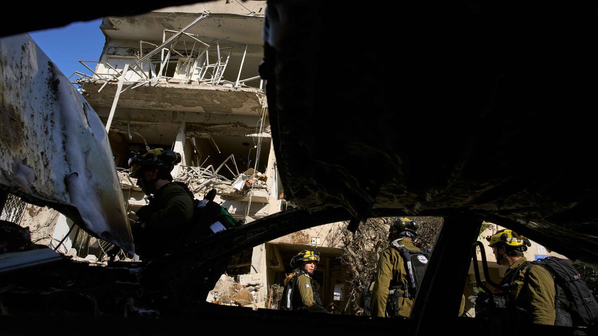 Serangan Rudal Iran Hantam Bangunan Empat Lantai di Tel Aviv Israel, 6 Orang Luka-luka