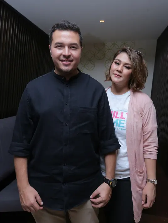 "Tadinya agak gak percaya, tapi mmm. Di saat Meira tanya saya untuk ajak Rivat jadi Cameo itu adalah setelah saya dipaksa dia ikutan balap latihan. Itu saya merasa, oke saatnya balas dendam," lanjutnya. (Deki Prayoga/Bintang.com)