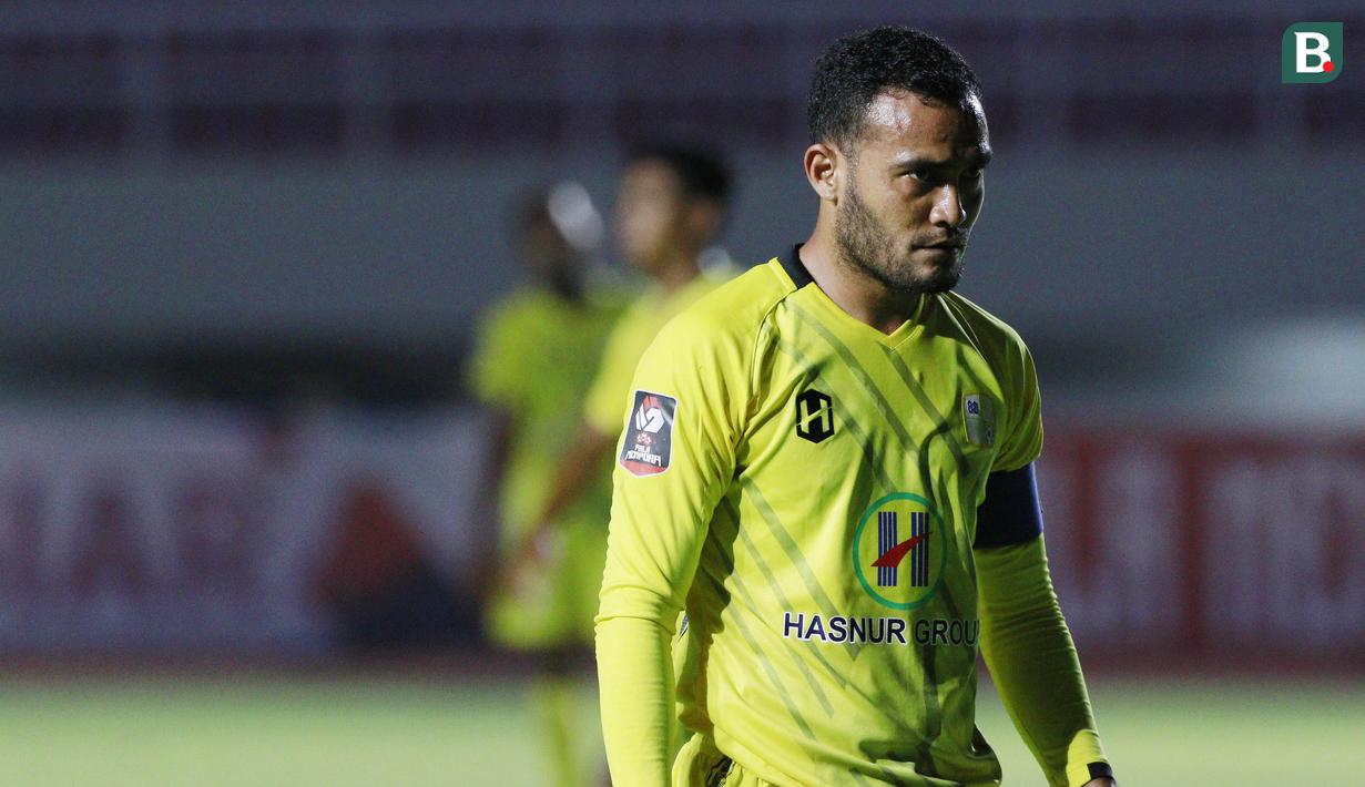 Penyerang Barito Putra, Rizky Pora, saat melawan PSIS Semarang pada laga Piala Menpora 2021 di Stadion Manahan, Solo, Minggu (21/3/2021). Kedua tim bermain imbang 3-3. (Bola.com/M Iqbal Ichsan)