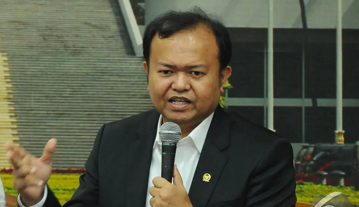 Anggota DPR Fraksi Partai Nasdem Patrice Rio Capella saat menjadi pembicara pada diskusi "Nasib Perpu Pilkada Pasca Munas Golkar" di Gedung Parlemen, Senayan, Jakarta, Jumat (5/12/2014). (Liputan6.com/Andrian M Tunay)
