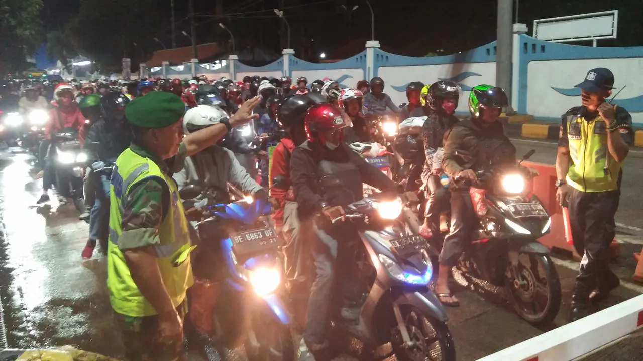 Kemarin Malam, Arus Balik Pelabuhan Merak Ramai Lancar