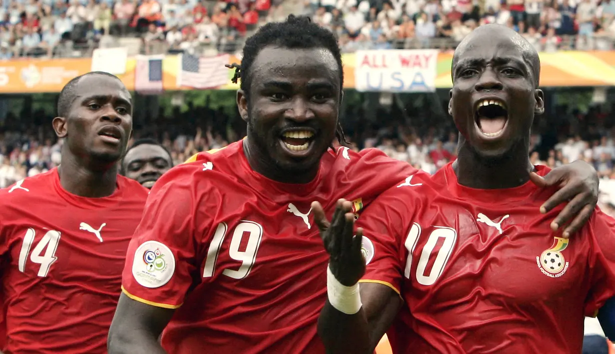 Ghana pada Piala Dunia 2006. Ghana menjadi satu-satunya wakil Afrika yang mampu lolos ke babak 16 besar pada Piala Dunia 2006 di Jerman. Empat wakil Afrika lainnya, Angola, Pantai Gading, Togo dan Tunisia semuanya rontok di fase grup. Stephen Appiah dkk akhirnya tersingkir di babak 16 besar setelah kalah 0-3 dari Brasil. (AFP/Timothy A. Clary)