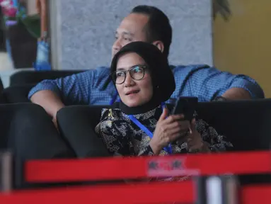 Bupati Lebak Iti Octavia Jayabaya saat mendatangi Gedung KPK di Jakarta, Kamis (15/11). Kedatangan Itu untuk bertemu dengan Pimpinan KPK. (Merdeka.com/Dwi Narwoko)