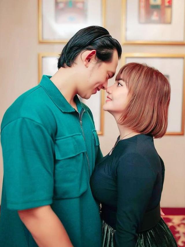 Minta Mahar Rp 5 Miliar, Ini 6 Potret Mesra Irma Darmawangsa dan Irfan Sebaztian