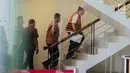 Terdakwa kasus korupsi e-KTP Setya Novanto, saat di dalam gedung Komisi Pemberantasan Korupsi (KPK), Jakarta, Jumat (22/12). Setnov menjalani pemeriksaan bersama putra sulungnya Rheza Herwindo. (Liputan6.com/Faizal Fanani)