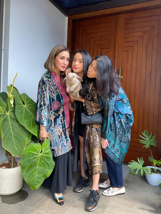 7 Potret Kaneishia Yusuf dan Sang Ibunda, Kompak Bak Kakak Beradik