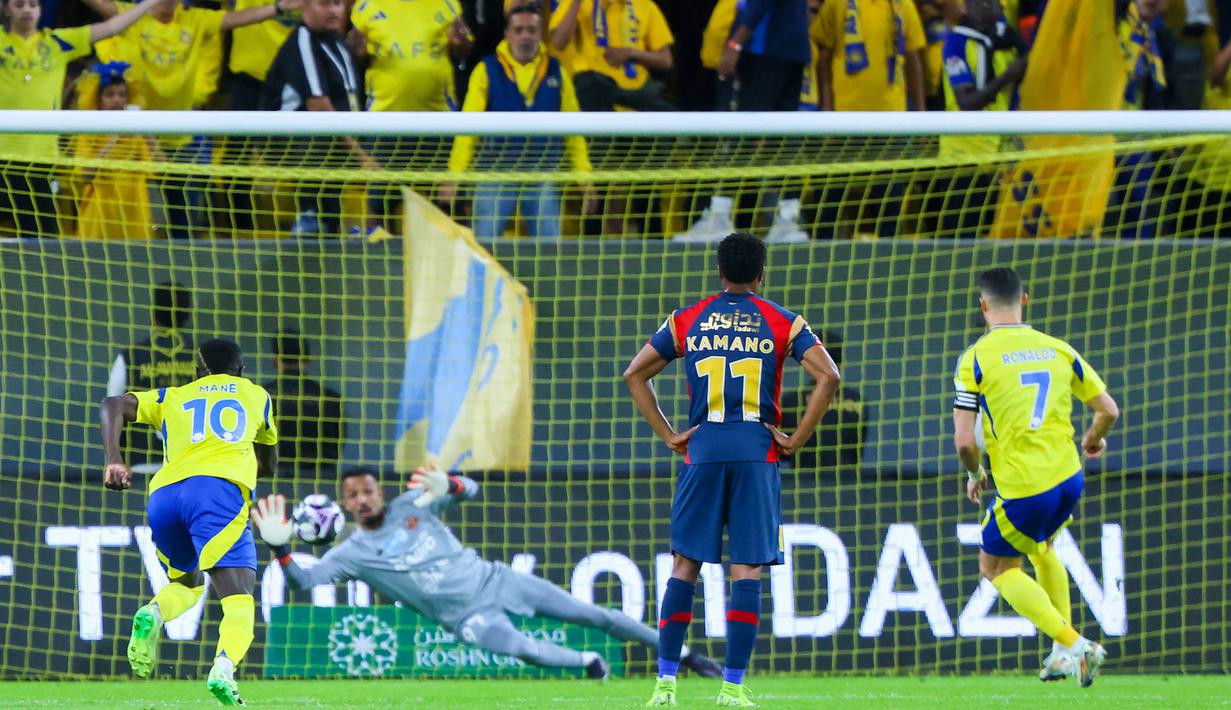 Cristiano Ronaldo menjadi bintang utama bagi kemenangan Al Nassr di Al -Awwal Park. Lewat kontribusi dua gol alias brace. (AFP/Fayez Nureldine)