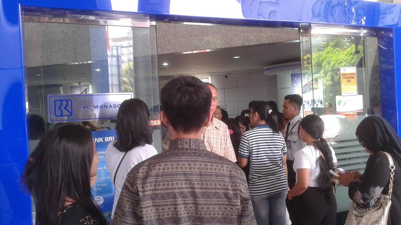Kartu ATM BRI Diblokir Mendadak, Ratusan Nasabah Antre hingga Berjam-jam