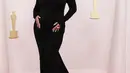Vanessa Hudgens  tampak menawan memamerkan baby bumpnya dalam balutan  gaun turtleneck ketat yang dirancang khusus oleh desainer Vera Wang. [@vanessahudgens]