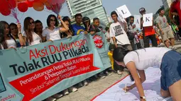 Mereka menilai rakyat harus menentukan sendiri pemimpinanya karena itu menjadi hakikat dari demokrasi substansial, Jakarta, Minggu (21/9/2014) (Liputan6.com/Faizal Fanani)