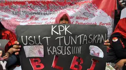 Aksi menyambut peringatan Hari Anti Korupsi Internasional (HAKI) di Bundaran HI, Jakarta, Minggu (7/12/2014). (Liputan6.com/Miftahul Hayat)