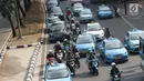 Suasana arus lali lintas Jalan Sudirman di kawasan Senayan, Jakarta. Senin (7/8). Kepala Dishub DKI Jakarta Andri Yansyah, mengatakan rencana perluasan rute larangan sepeda motor akan diterapkan pada 2017. (Liputan6.com/Immanuel Antonius)