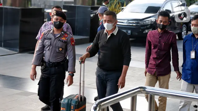 Terjaring OTT, Bupati Meranti Muhammad Adil Tiba di Gedung KPK