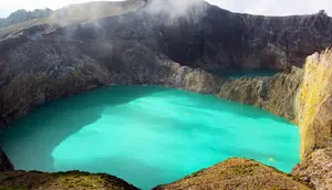 Muncul Retakan di Kawah Gunung Kelimutu Usai Gempa NTT