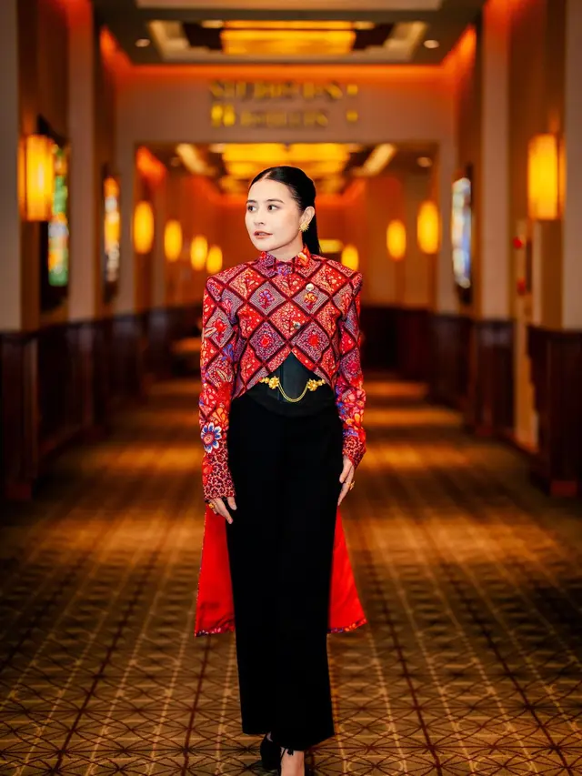 Kebaya Prilly Latuconsina Janggan Merah