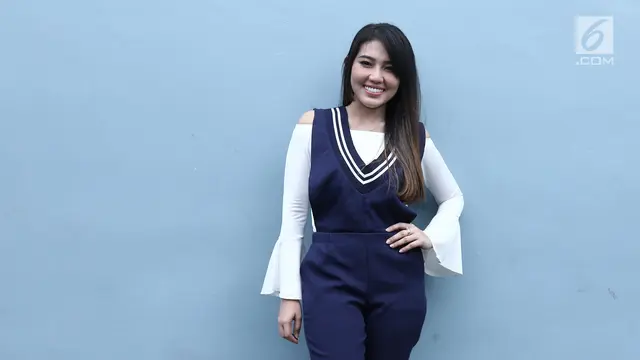 Penyanyi dangdut Via Vallen
