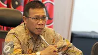 Anggota Komisi III DPR dari Fraksi PDIP, Masinton Pasaribu saat memberikan keterangan pers di Ruang Fraksi PDIP, Senayan, Jakarta. (2/9/2015). Fraksi PDIP tak setuju Komjen Budi Waseso dicopot. (Liputan6.com/Helmi Afandi) 