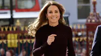 Duchess of Cambridge, Kate Middleton mengunjungi Natural History Museum di London, Rabu (9/10/2019). Mengenakan kulot,  Kate Middleton terlihat lebih cerah dan chic berkat warna rambutnya yang lebih blonde. (AP Photo/Kirsty Wigglesworth, pool)