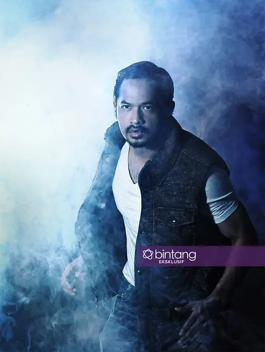 Wawancara dan foto eksklusif Bintang.com. Fotografer: Bambang E. Ros/Bintang.com, Stylist: Indah Wulansari/Bintang.com, Digital Imaging: Muhammad Iqbal Nurfajri