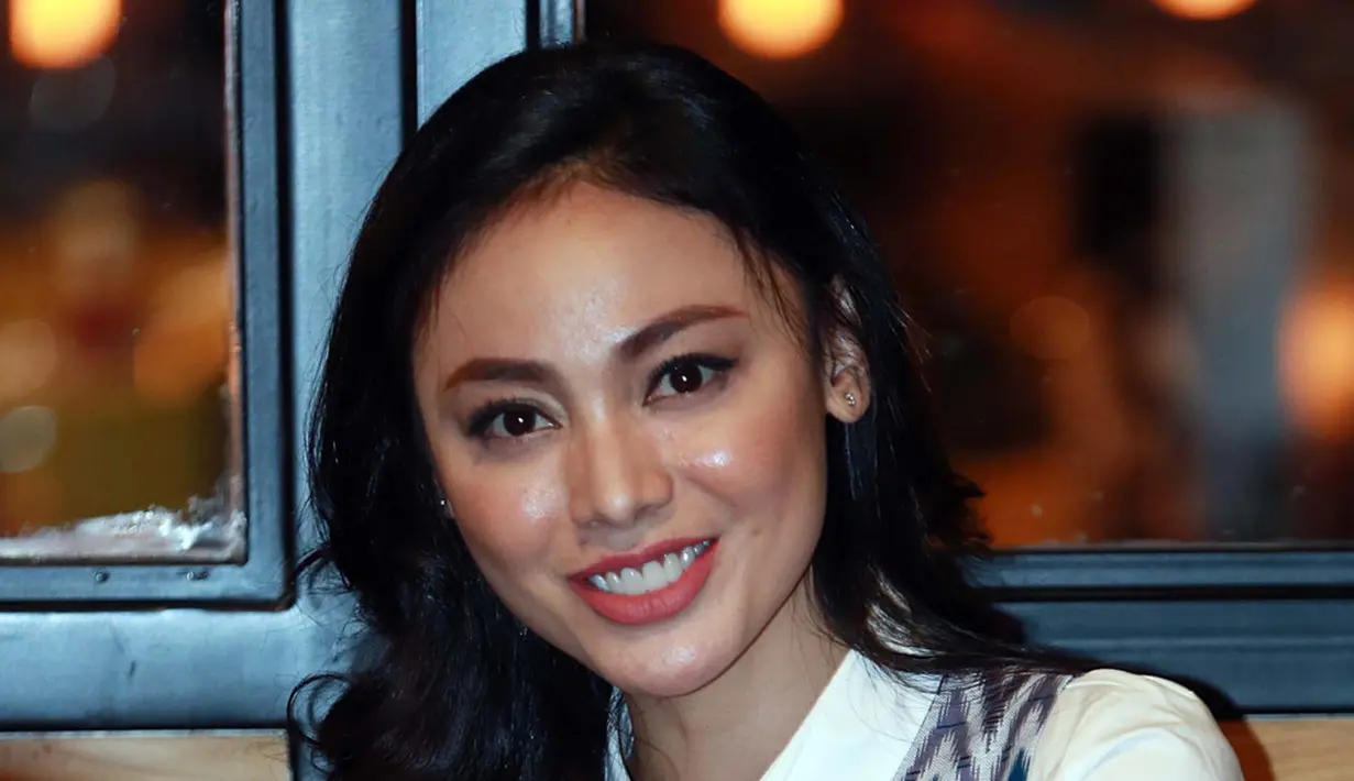 Sebagai anak yang dibesarkan di kampungnya, Padang, ia banyak menyimpan kenangan menjalani puasa Ramadan. Banyak yang membuat kangen susana puasa di kampung. (Deki Prayoga/Bintang.com)