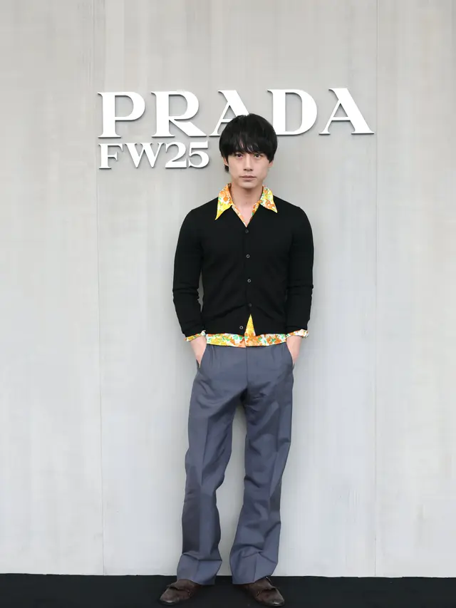 6 Gaya Memukau Artis Hadiri Prada Uomo FW25 Show, dari Sana TWICE, Win Metawin, hingga Kim Soo Hyun