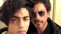 Shahrukh Khan dan si sulung, Aryan Khan. (Instagram/iamsrk)