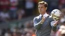 Scott Parker. Pelatih asal Inggris berusia 41 tahun ini dipecat Bournemouth pada 30 Agustus 2022 setelah menukangi klub sejak awal musim 2021/2022. Legenda Fulham ini dipecat usai Bournemouth menderita kekalahan telak 0-9 dari tuan rumah Liverpool pada pekan ke-4 Liga Inggris 2022/2023 (27/8/2022). Dari total 4 laga di Liga Inggris musim ini, Bournemouth dibawanya meraih 1 kali kemenangan dan 3 kali kalah. (AFP/Oli Scarff)