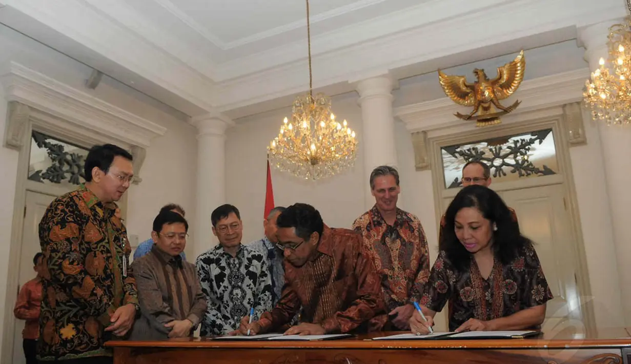 Turut hadir Wakil Gubernur DKI Jakarta, Basuki Tjahaja Purnama, Presiden IPA, Lukman Mahfoedz dan Kepala Badan Pengelolaan Keuangan Daerah (BPKD) DKI Jakarta, Endang Widjajanti, (18/9/14). (Liputan6.com/Herman Zakharia)