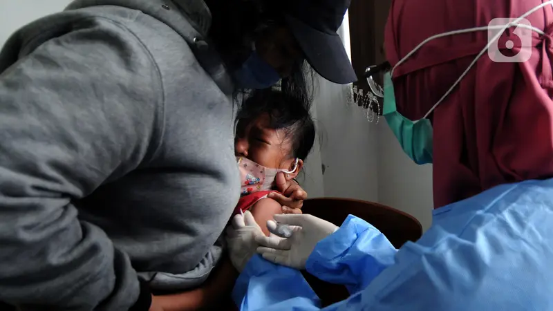 FOTO: Vaksinasi Anak Sekolah Dasar di Tangerang Selatan