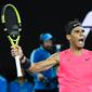 Petenis Spanyol, Rafael Nadal merayakan kemenangan usai mengalahkan Nick Kyrgios dari Australia selama pertandingan putaran keempat kejuaraan tenis Australia Terbuka di Melbourne, Australia (27/1/2020). (AFP Photo/William West)