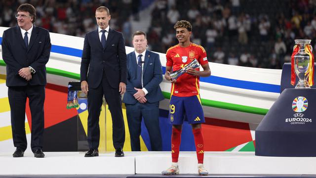 Lamine Yamal Rengkuh Trofi Pemain Muda Terbaik Euro 2024