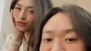 Beberapa hari lalu, saudaranya pun sempat mengunggah potret selfie bersama Nathalie Holscher. Pose senyum dan duck face dengan outfit kasual, keduanya memamerkan kedekatan. Foto: Instagram.