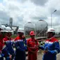 Pejabat Pertamina di kilang gas Balikpapan, Kalimantan Timur. (Liputan6.com/Abelda Gunawan)