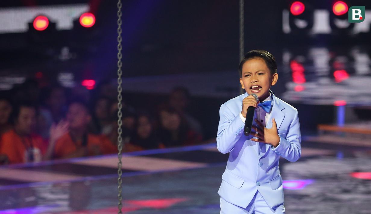 Sosok musisi cilik yang mulai menanjak popularitasnya sejak mengisi acara pada perayaan HUT Kemerdekaan RI ke-77 di Istana Negara, Farel Prayoga juga menjadi penampil yang ditunggu-tunggu dalam Konser "Indosia28est". (Bola.com/Bagaskara Lazuardi)