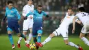 Pemain Arsenal, Alexandre Lacazette berebut bola dengan pemain Swansea City Mike van der Hoorn dalam laga pekan ke-25 Premier League  di Liberty Stadium, Selasa (30/1). Arsenal secara mengejutkan takluk dari Swansea City 1-3. (Nick Potts/PA via AP)