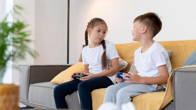 3 Cara Efektif Mengajarkan Kecerdasan Emosional pada Anak Sejak Dini agar Tumbuh Percaya Diri (Foto dok : Freepik/freepik)