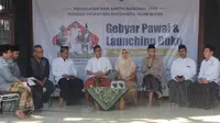Peluncuran Buku 'Ngaji Bareng Abah Yai Muharror Ali' di Ponpes Khozinatul Ulum, Blora pada momen hari Santri, Minggu, 22 Oktober 2023. (Foto: Liputan6.com/Ahmad Adirin)
