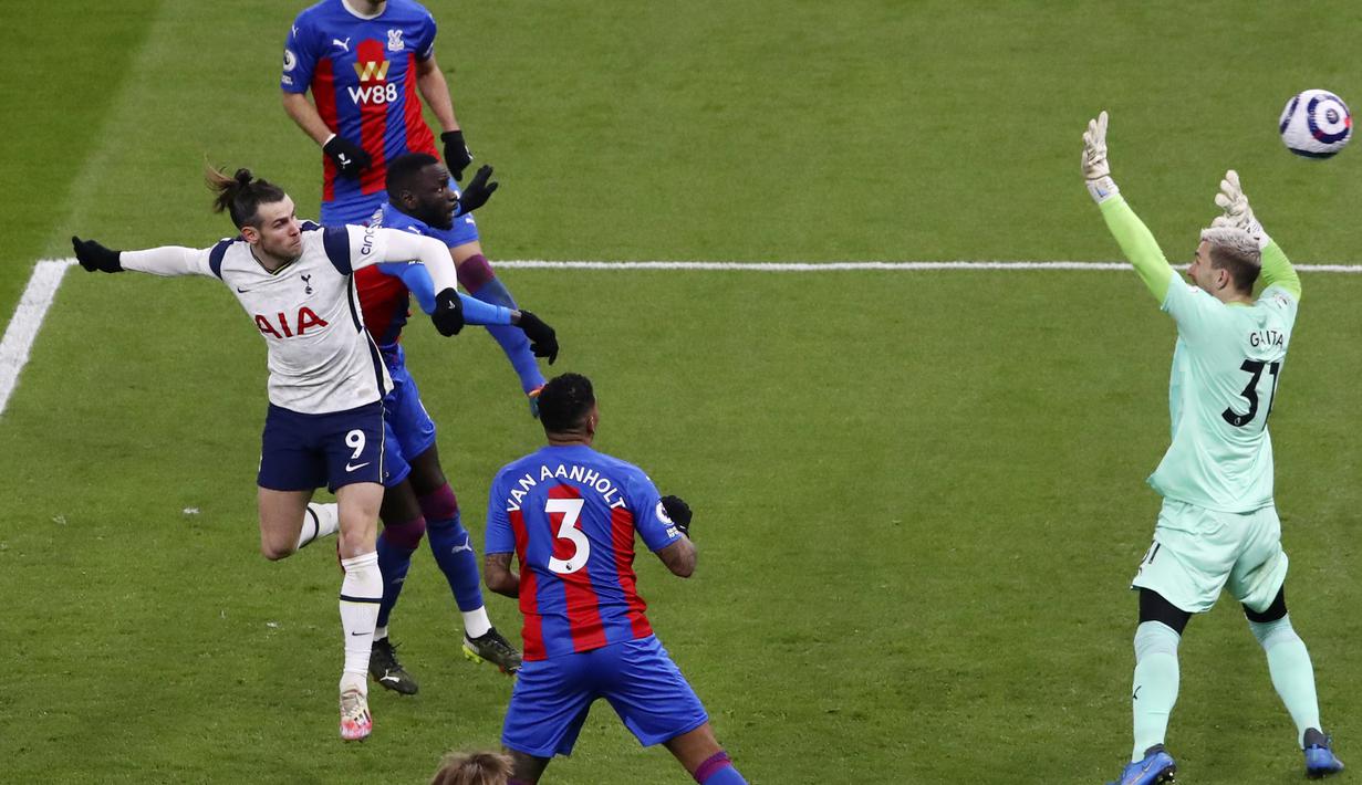 Tottenham Hotspur berhasil menang dengan skor telak 4-1. Gareth Bale dan Harry Kane masing-masing memborong dua gol. (Julian Finney/Pool via AP)