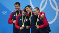 Perenang AS, Michael Phelps, meraih medali emas Olimpiade ke-19 dari nomor estafet 4 x 100 meter gaya bebas putra Olimpiade Rio de Janeiro 2016, Minggu (7/8/2016). (Twitter)