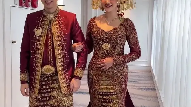 Penampilan Dewi Paramita saat Resepsi (credit: instagram/ayungberinda)