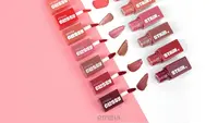 Emina kembali mengeluarkan sepuluh pilihan warna baru pada produk Glossy Stain yang diformulasikan dengan teknologi Holding Hydration untuk Bibir Sehat dan Segar Seharian. Document / Emina.