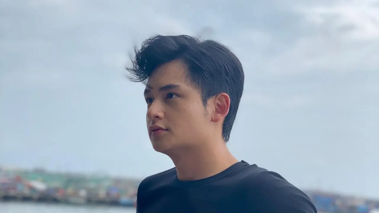 5 Potret Terbaru Randy Martin dengan Tubuh Makin Kekar, Curi Perhatian