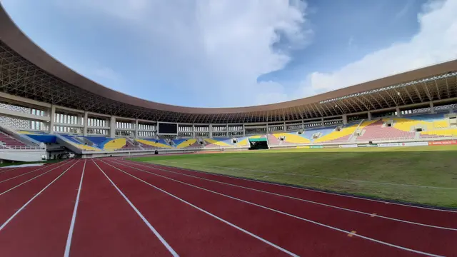 Presiden Jokowi Resmikan Stadion Manahan