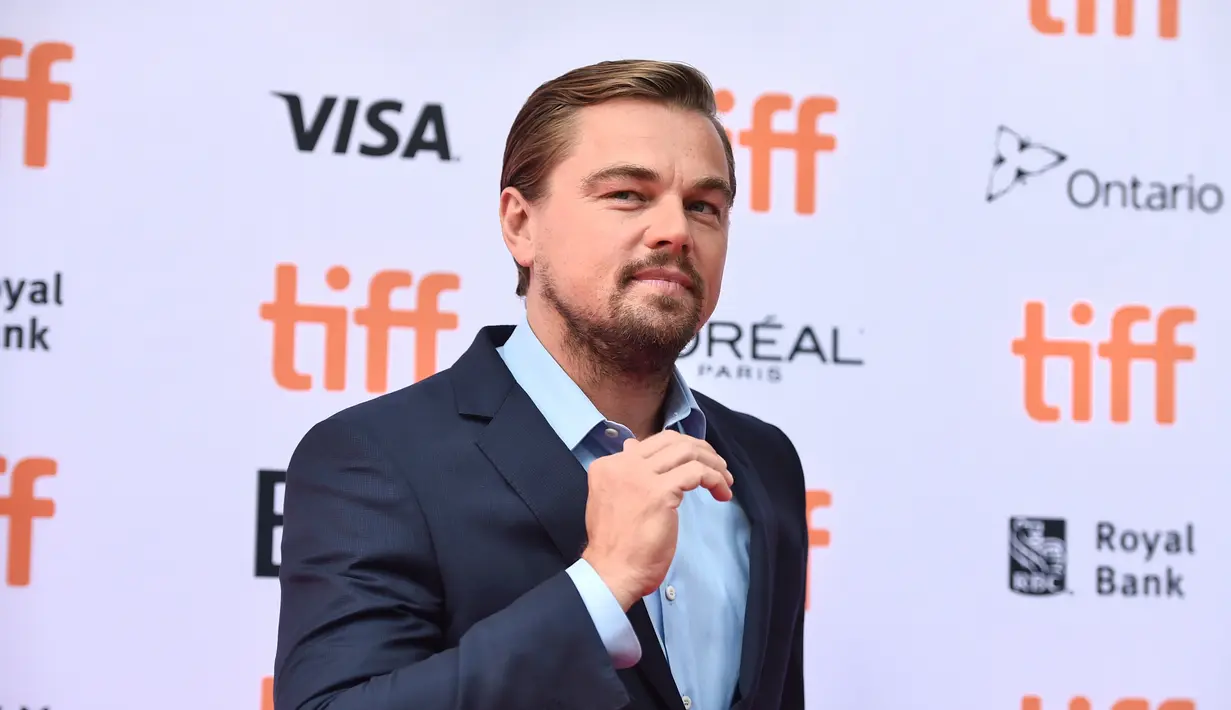 Leonardo DiCaprio sepertinya kembali dilanda cinta. Dilansir dari Cosmopolitan, kini ia tengah menjalin hubungan seorang model. (ALBERTO E. RODRIGUEZ / GETTY IMAGES NORTH AMERICA / AFP)