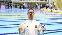 Perenang Indonesia, Jason Donovan Yusuf, menyabet medali emas renang nomor 50 meter gaya punggung putra di SEA Games 2025, Kamis (11/12/2025). (PB Akuatik Indonesia)