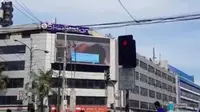 Video porno yang tayang disebuah papan iklan membuat heboh pengguna jalan di Filiphina. (Viral4Real)