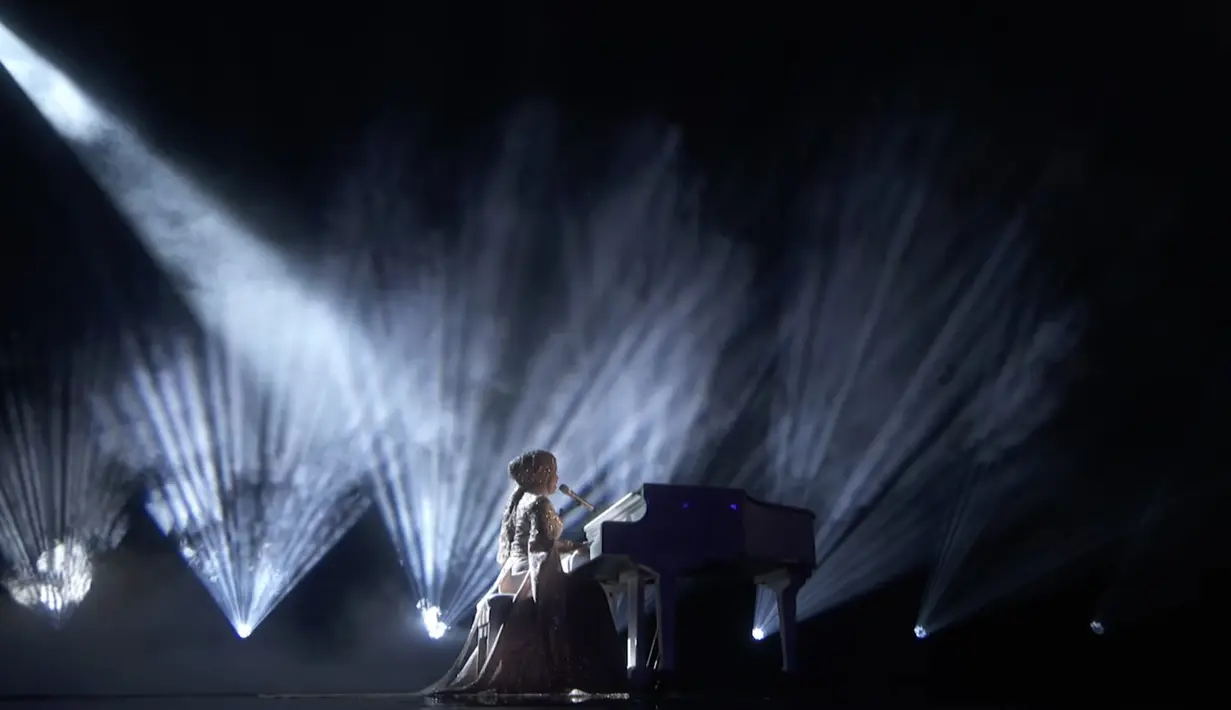 Di kesempatan itu, Putri melantunkan lagu I Still Haven’t Found What I’m Looking For yang dipopulerkan oleh Band U2. [Youtube/America’s Got Talent]