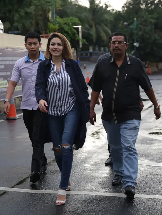 Meski demikian, Julia Perez alias Jupe, terus menerus menyerang Niki melalui jejaring sosial Twitter. Tidak hanya kali ini saja, Niki merasa Jupe sering ikut campur mengenai dirinya. (Bambang E. Ros/Bintang.com)